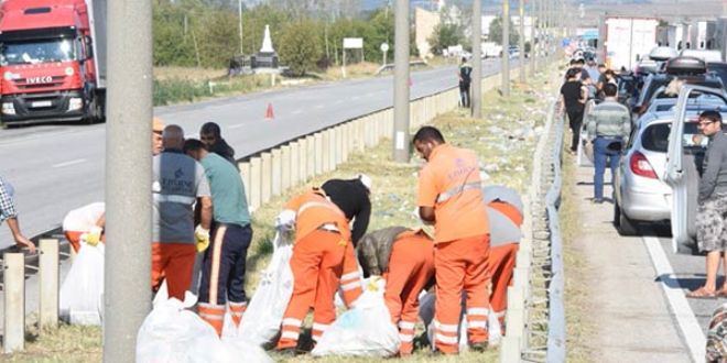 Geride 9 ton ��p b�rak�p gittiler!