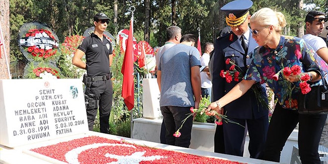 Şehide Türk bayraklı 'doğum günü hediyesi'