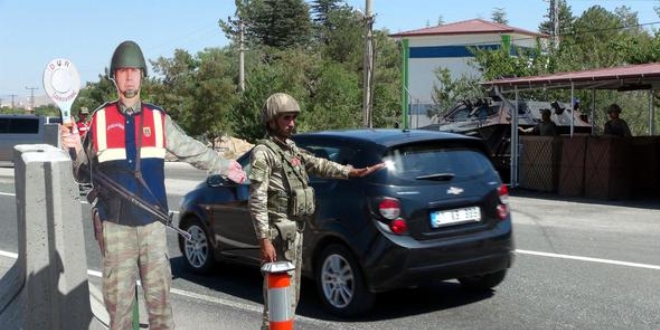 Çikolatalı yol uygulamasında 2 FETÖ üyesi yakalandı
