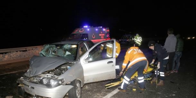 Erzincan'da trafik kazas�: 4 yaral�