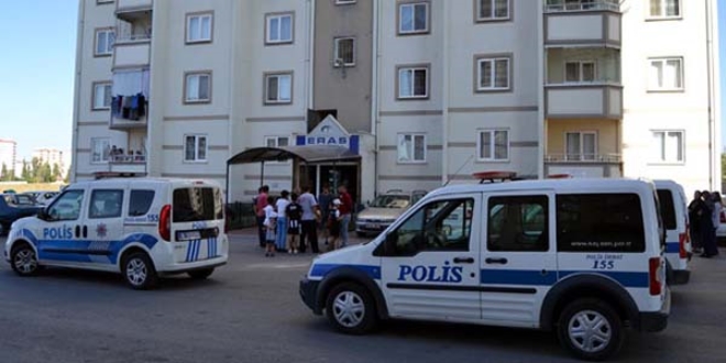 Maliye bölümü öğrencisi eşarbıyla kendisini astı