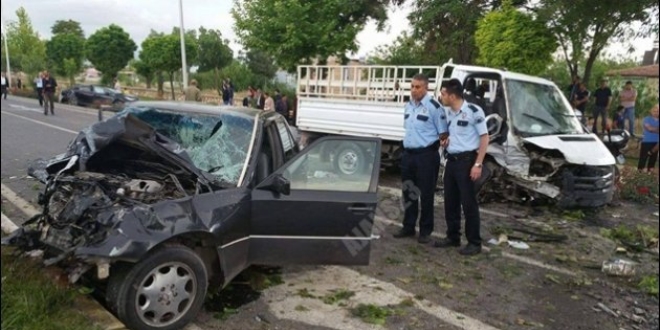 Elaz��'da trafik kazas�: 6 yaral�