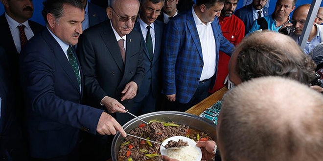 TBMM Başkanı Kahraman Rizelilerle bayramlaştı