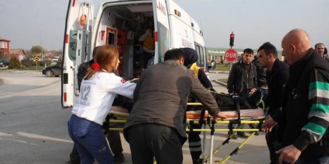Amasya'da Otomobil arampole devrildi: 5 l