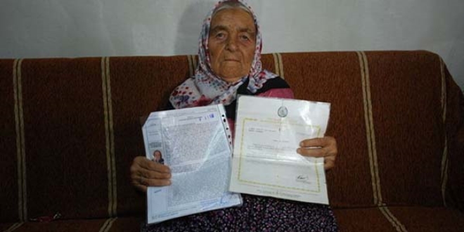 Tüm mal varlığını Mehmetçik Vakfı'na bağışladı
