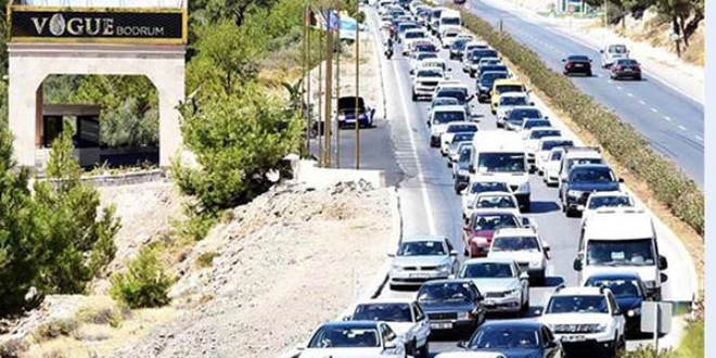 İlçeden çıkamadılar! 2 km'lik yol 20 dakika sürdü
