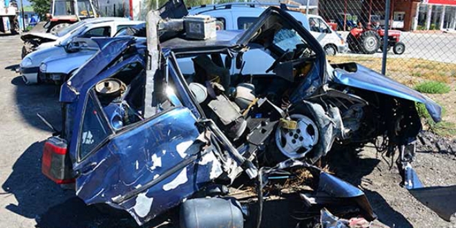 Otomobil menfeze çarpıp takla attı: 2 ölü, 4 yaralı