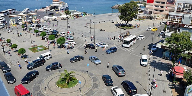 Çanakkale iskelelerinde bayram yoğunluğu