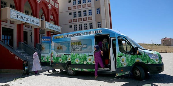 Görevlendirme yapılan belediyelerden okullara dokunuş