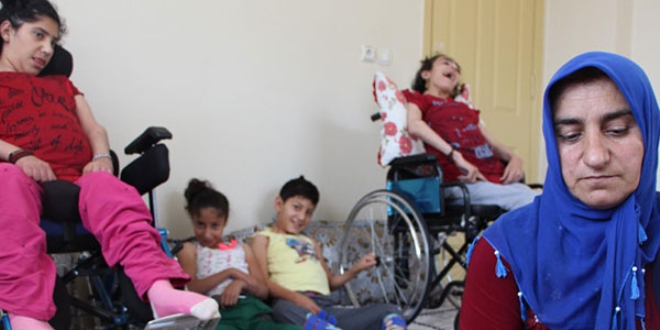 4 çocuğu bedensel ve konuşma engelli ailenin çaresizliği
