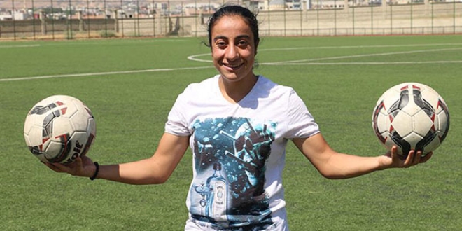 'Gol kraliçesi' Zahide öğretmen olacak