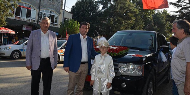 Valinin makam aracı şehit çocuğunun sünnet arabası oldu