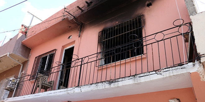 Eşine kızan kadın evi yaktı