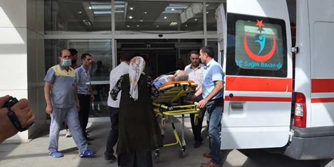 İşçi taşıyan minibüs devrildi: Ölü ve yaralılar var