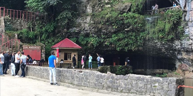 Çal Mağarası sonbaharda da turistleri ağırlıyor