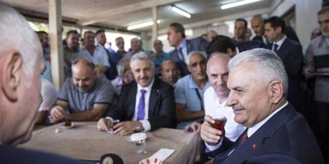 Ba�bakan Y�ld�r�m, vatanda�larla sohbet etti