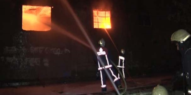 Arnavutk�y'de fabrika yang�n�!