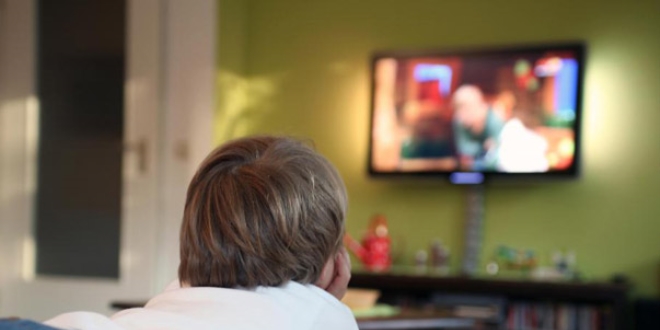 '0-3 ya� grubu �ocuklar� ekranla tan��t�rmay�n'