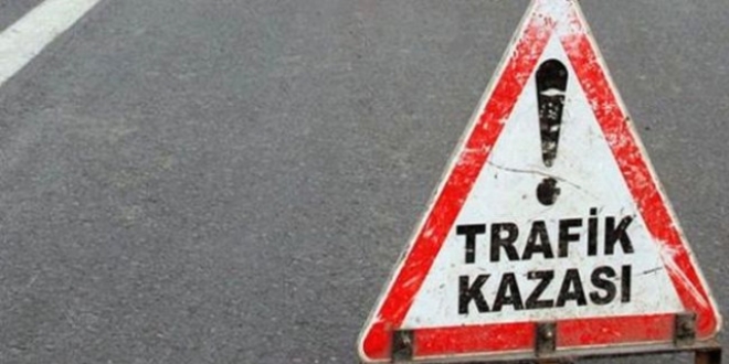 Denizli'de otomobille kamyonet çarpıştı: 3 yaralı