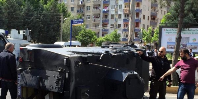 Van'da zırhlı araç kontrolden çıktı: 1 polis şehit