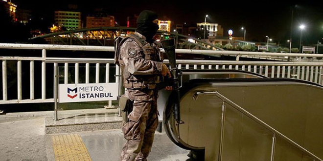 Fatih'te metro istasyonunda silahla ate ald