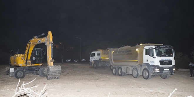 Hafriyat kamyonları ODTÜ arazisinde