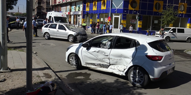 Kars'ta trafik kazas: 4 aylk bebek ld, 8 yaral