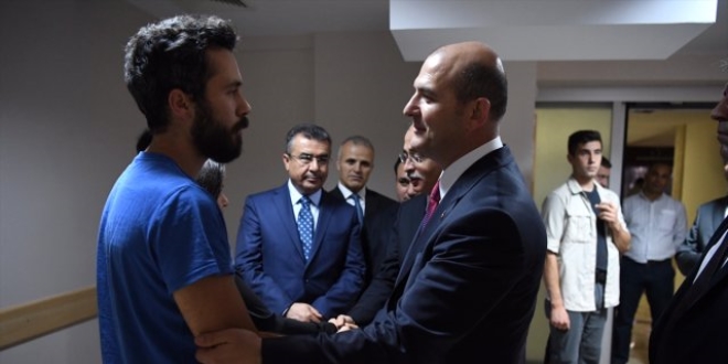 İçişleri Bakanı Soylu yaralı polisleri hastanede ziyaret etti