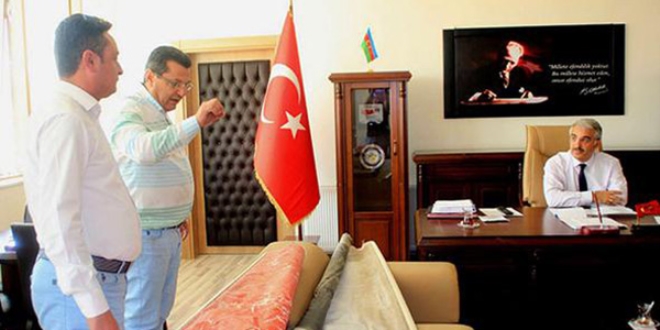 CHP'li vekil, Milli Eğitim Müdürü'nün makamını bastı
