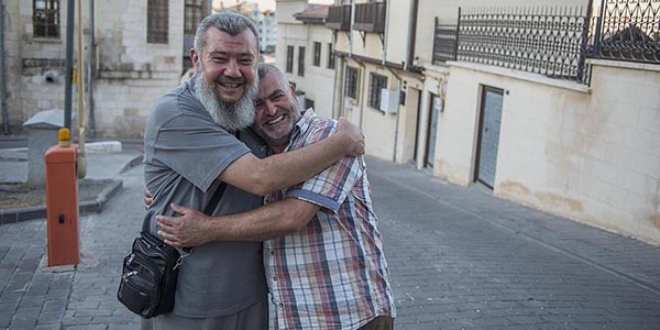 'K�t� g�n dostu'nun izini 18 y�l sonra buldu