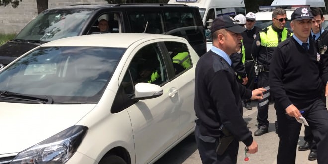 �zmir'deki hastanede g�revli doktora silahl� sald�r�