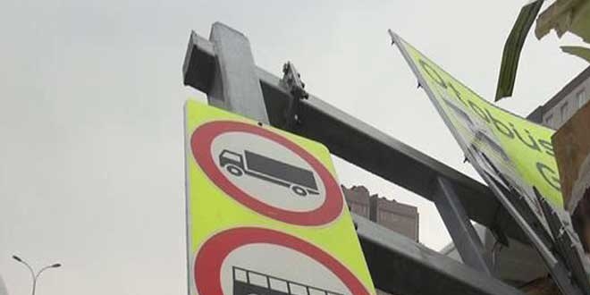 El freni �ekilmeyen kamyonet i� yerine �arpt�: 1 yaral�