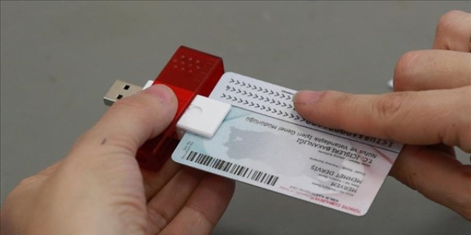 10 milyonuncu çipli kimlik sahibine verildi