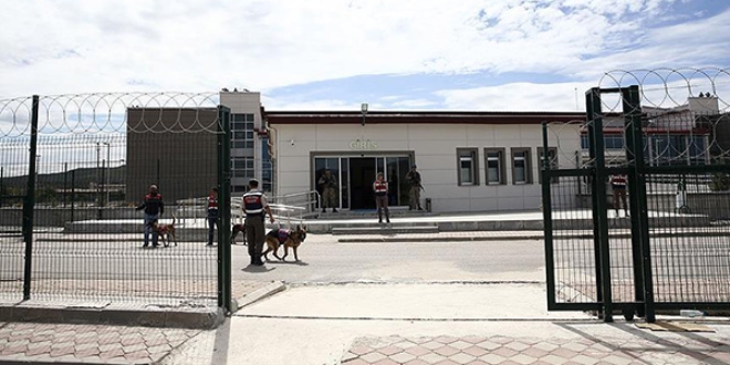 Darbeciler başarısız olunca erleri bırakıp kaçmışlar