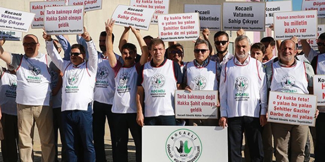 Kocaeli'de FETÖ sanıklarına protesto