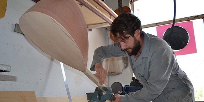 Aksaraylı 'Orhan Baba'nın sazlarına yurt dışından ilgi