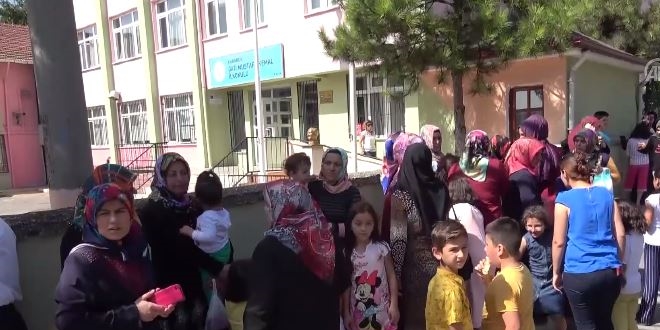 Öğrenci velilerinden okul değişikliği tepkisi