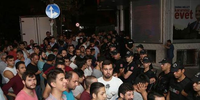 Suriyeliler ile mahalle sakinleri arasında gerginlik