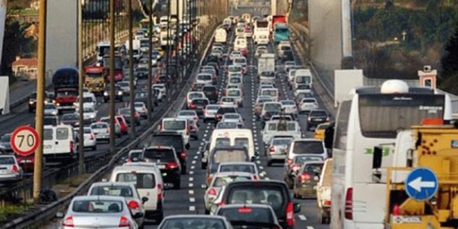 Otomobilde yakıtı gaz, rengi ise beyaz tercih ediyoruz