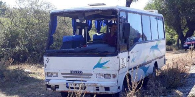 Çanakkale'de servis midibüsü devrildi: 12 yaralı