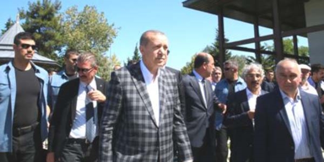Erdoğan, cuma namazını İstanbul'da kıldı