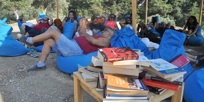 Teknolojiden uzak doğayla iç içe yaşıyorlar