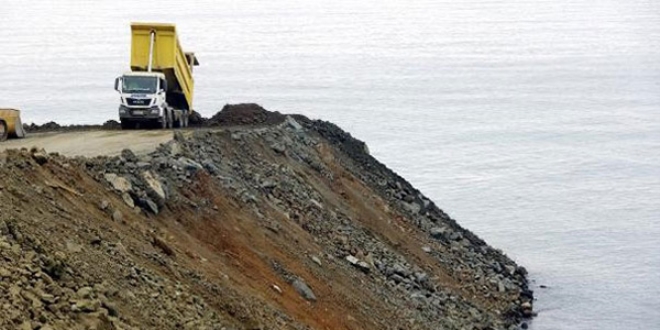 Rize-Artvin Havalimanı deniz dolgusu başladı
