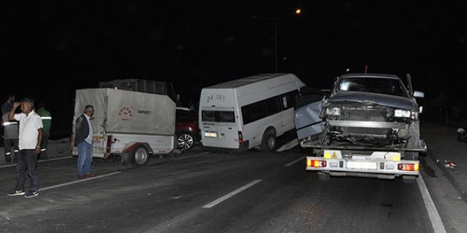 Afyonkarahisar'da trafik kazas: 11 yaral