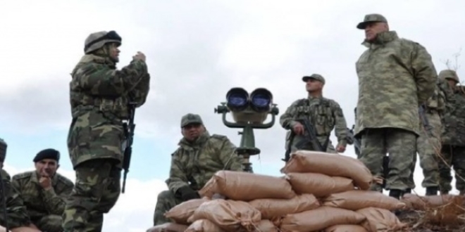 Operasyon b�lgesindeki Mehmet�ik'e validen moral ziyareti