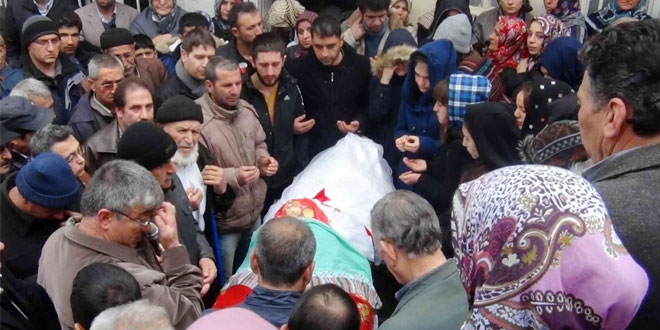 Son yolculuğuna gelinlikle uğurlandı