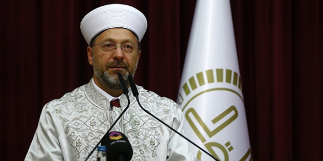 Yeni Diyanet İşleri Başkanı cübbeyi giyip ilk mesajını verdi
