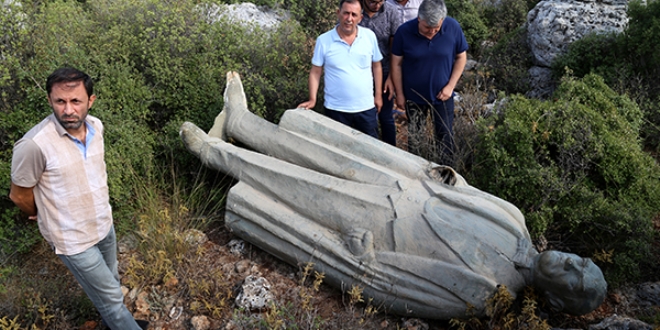 Atatürk heykeli ormana atılmış halde bulundu