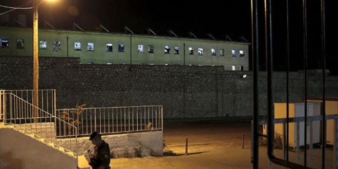 Yunanistan'da iki Trk cezaevinden firar etti