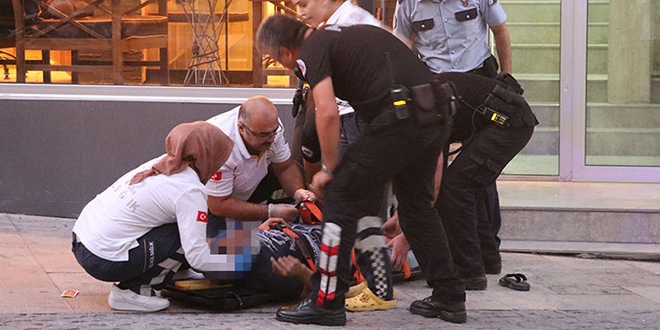 4 katlı binadan atladı, ağır yaralandı